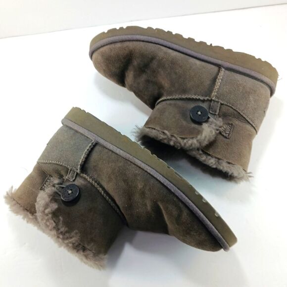 UGG Mini Bailey Button II Sheepskin Boots Booties in Grey. Woman's 5 - Picture 12 of 15